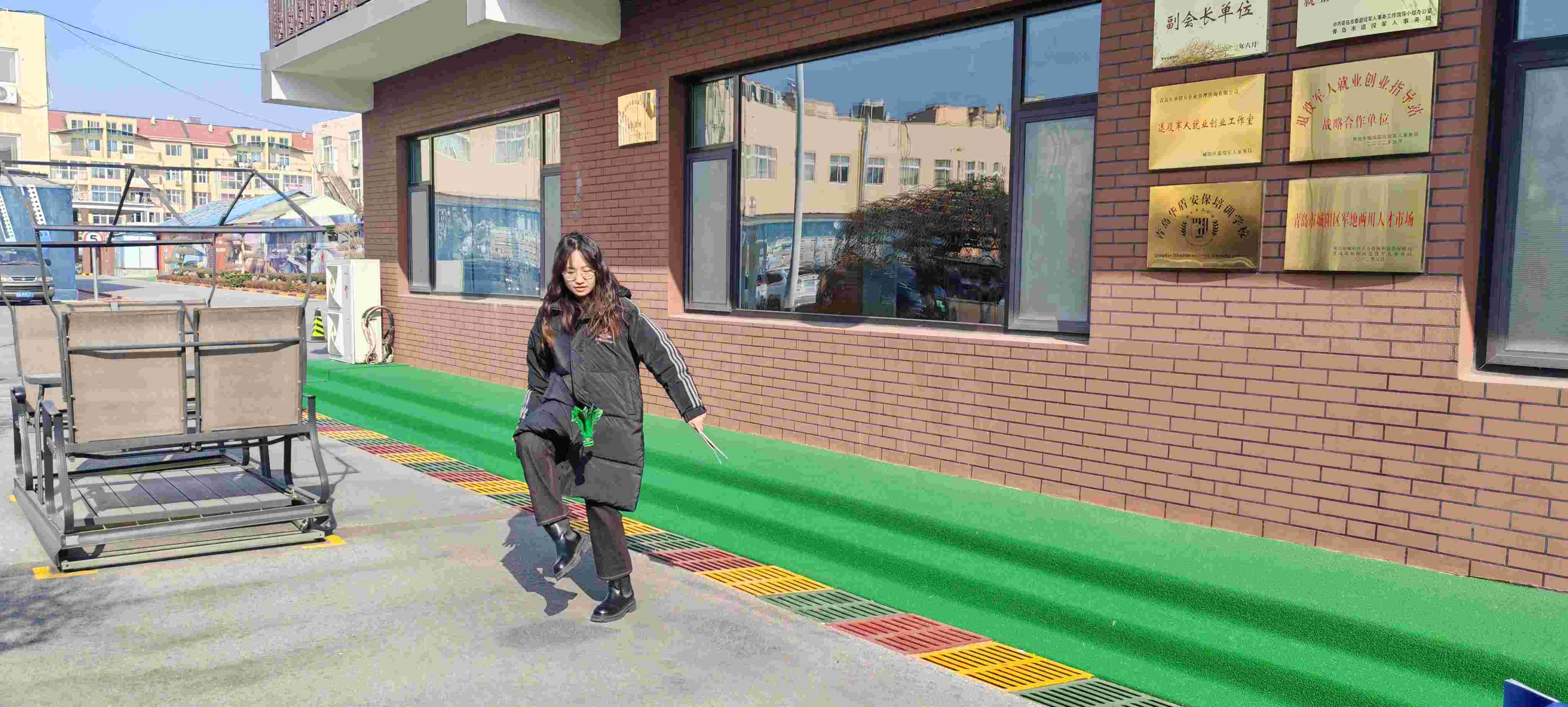 Aktivnost udaranja pera na otvorenom nakon pauze za ručak